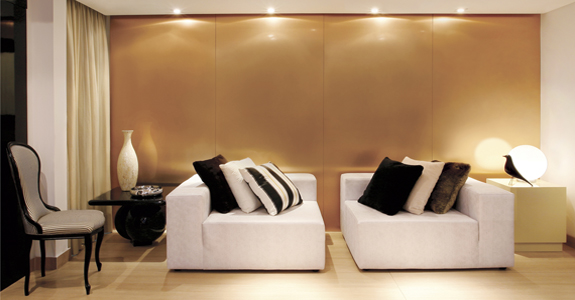 Piso e Revestimento de Parede Metalizado: impacto visual e diferenciação para projetos de varejo