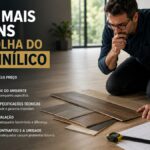 Profissional analisando amostras de piso vinílico sobre planta arquitetônica em ambiente moderno, ilustrando os principais erros na escolha do piso vinílico para residências e comércios.